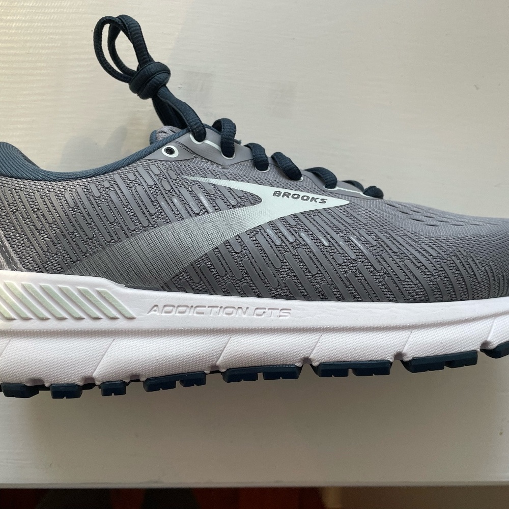 Brooks Addiction GTS Women's size US 8 Wide (D) EUR 39, grey, navy , aqua